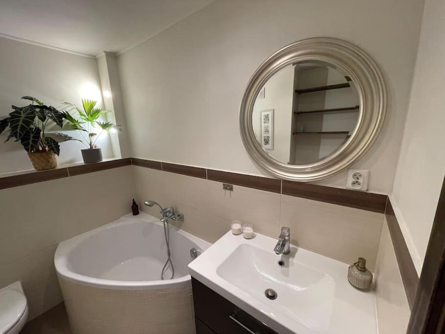 Comfortable Apartment In Warsaw Bielany Экстерьер фото